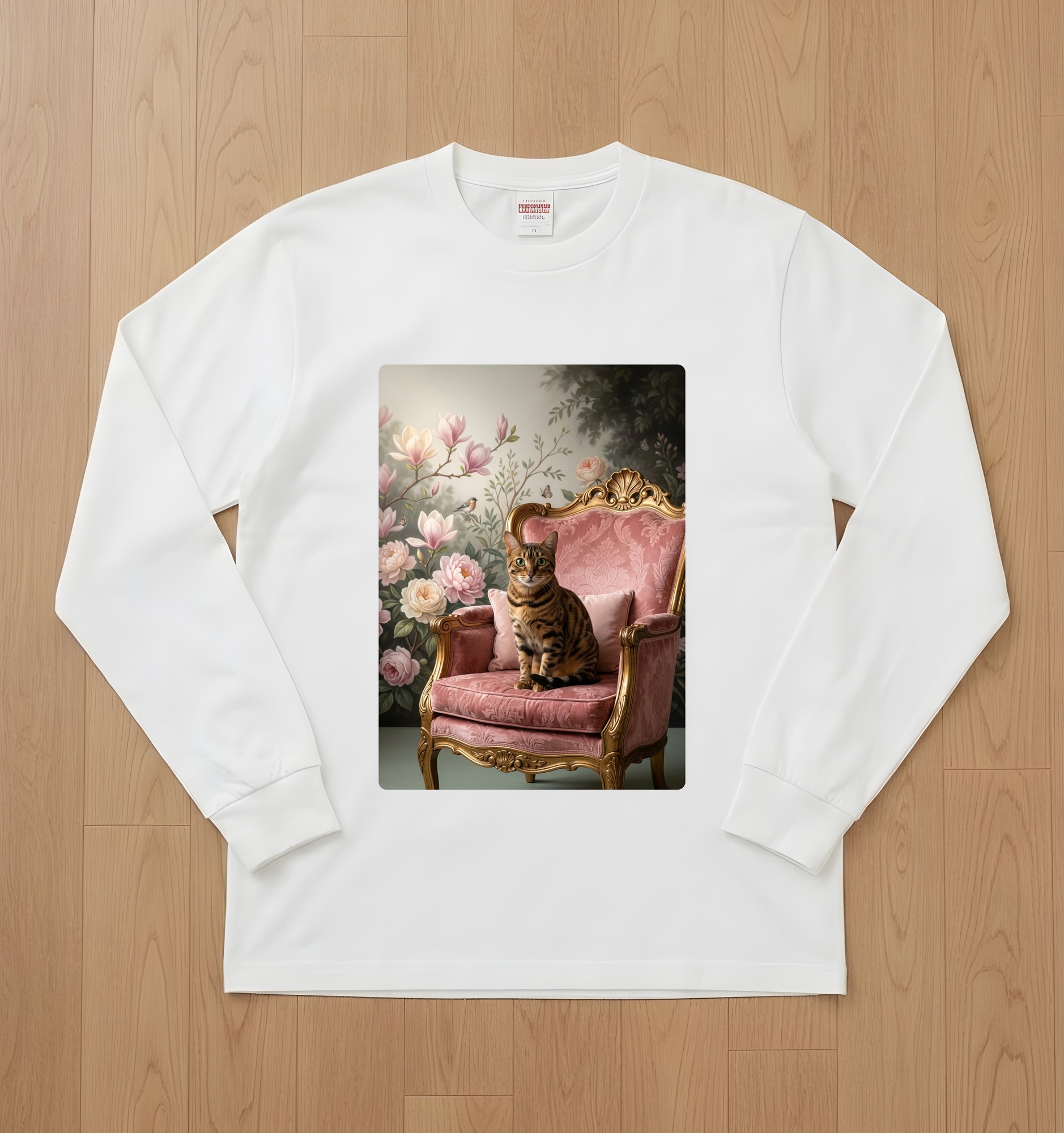 ベンガルのシャビーピンクの油絵風アートロココ調長袖Tシャツ(ホワイト)