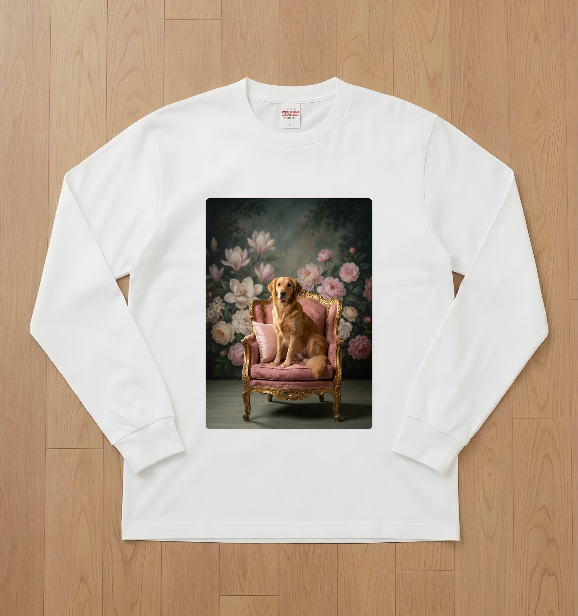 ゴールデンレトリバーのシャビーピンクの油絵風アートロココ調長袖Tシャツ(ホワイト)