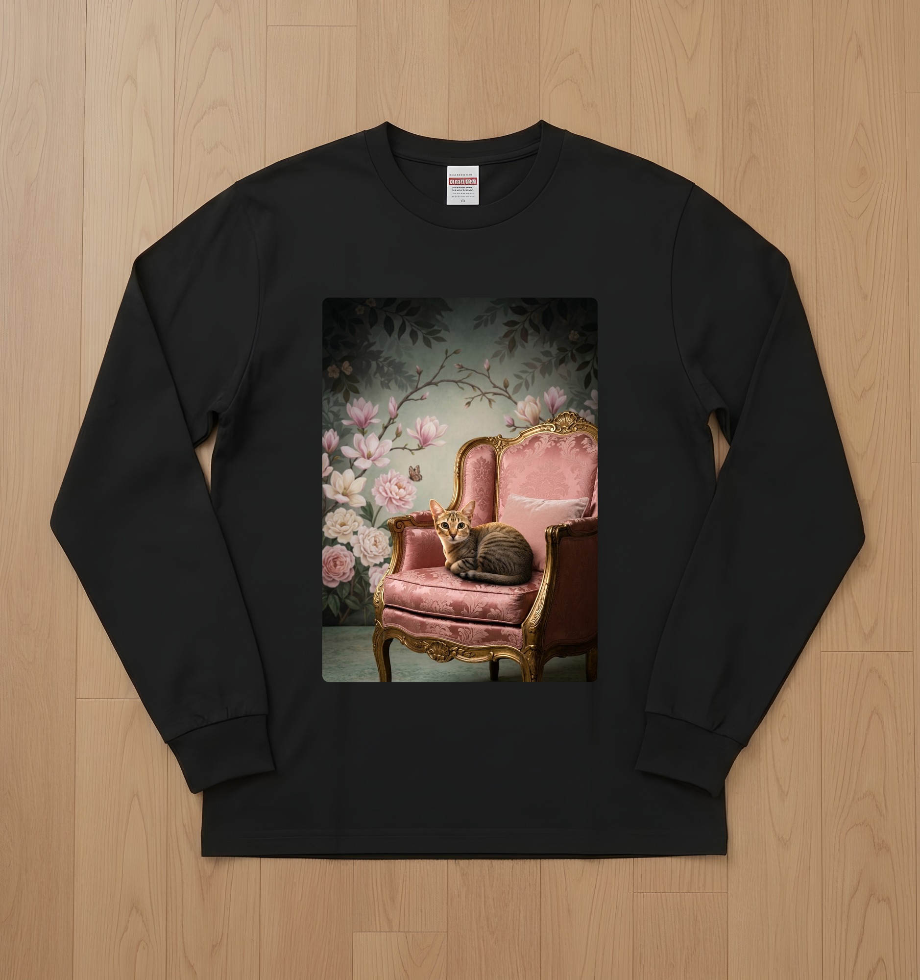 シンガプーラのシャビーピンクの油絵風アートロココ調長袖Tシャツ(ブラック)