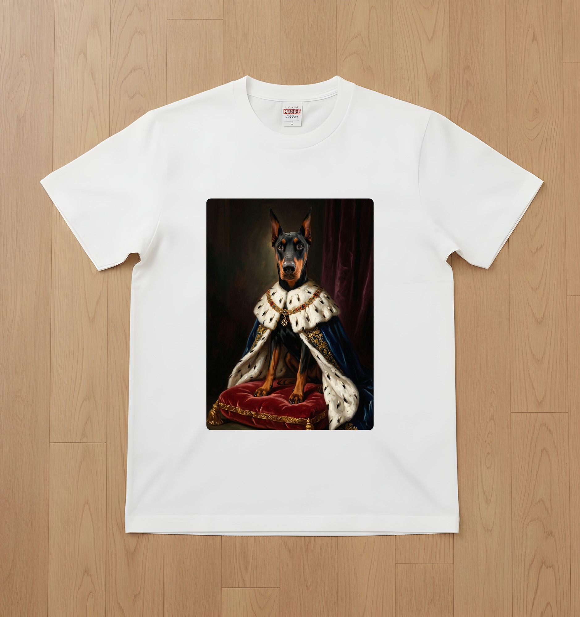 ドーベルマンのルネサンス肖像画Tシャツ(ホワイト・カラープリント・額縁なし)