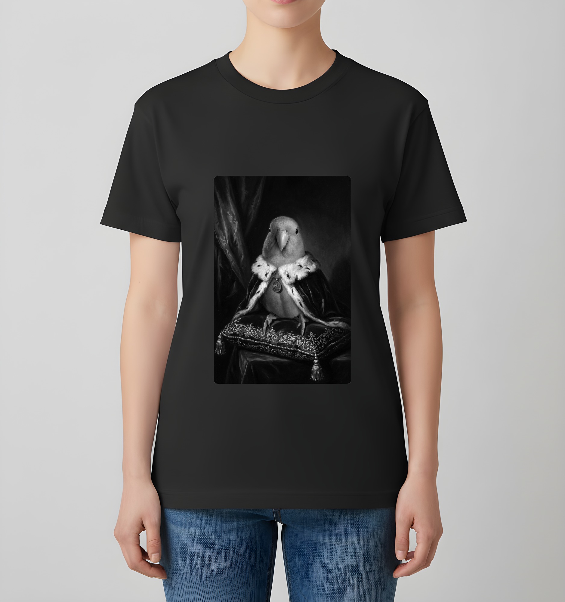 アキクサインコのルネサンス肖像画Tシャツ（ブラック・モノクロプリント・額縁なし）（4枚目）