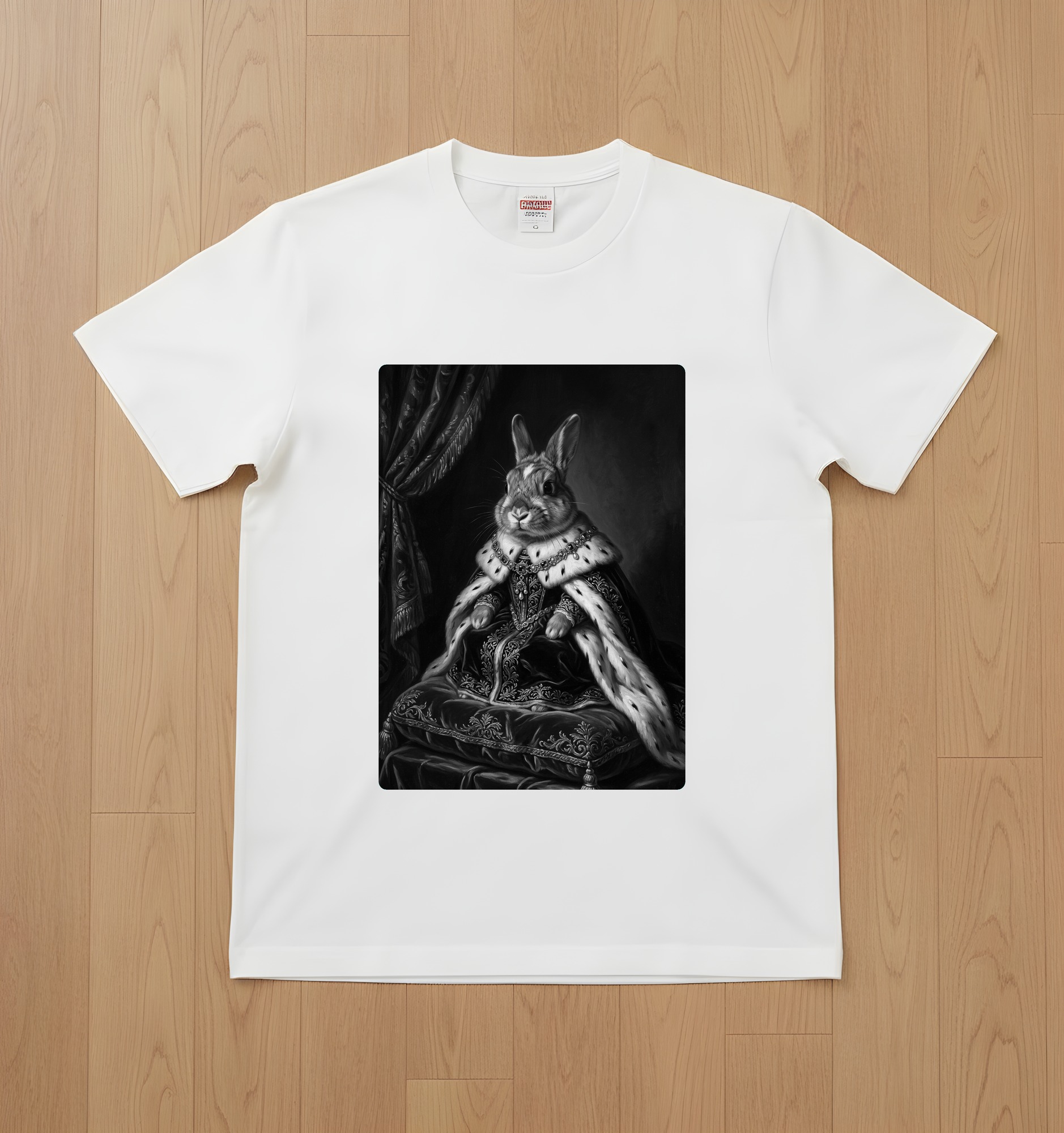 うさぎのルネサンス肖像画Tシャツ(ホワイト・モノクロプリント・額縁なし)