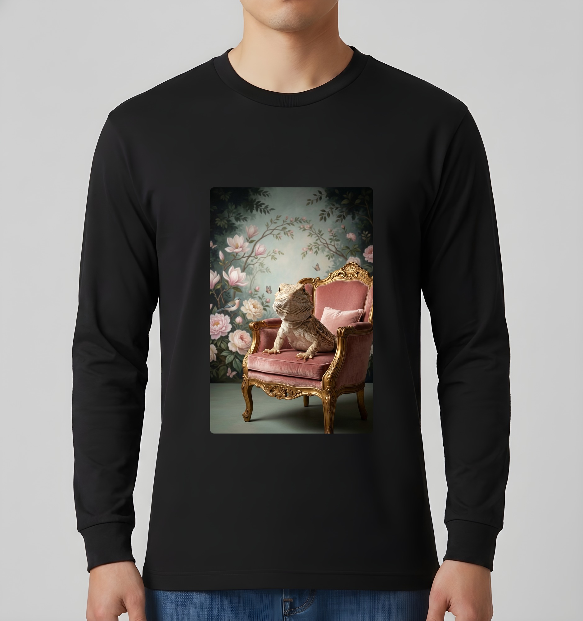 サバクイグアナのシャビーピンクの油絵風アートロココ調長袖Tシャツ(ブラック)(3枚目)