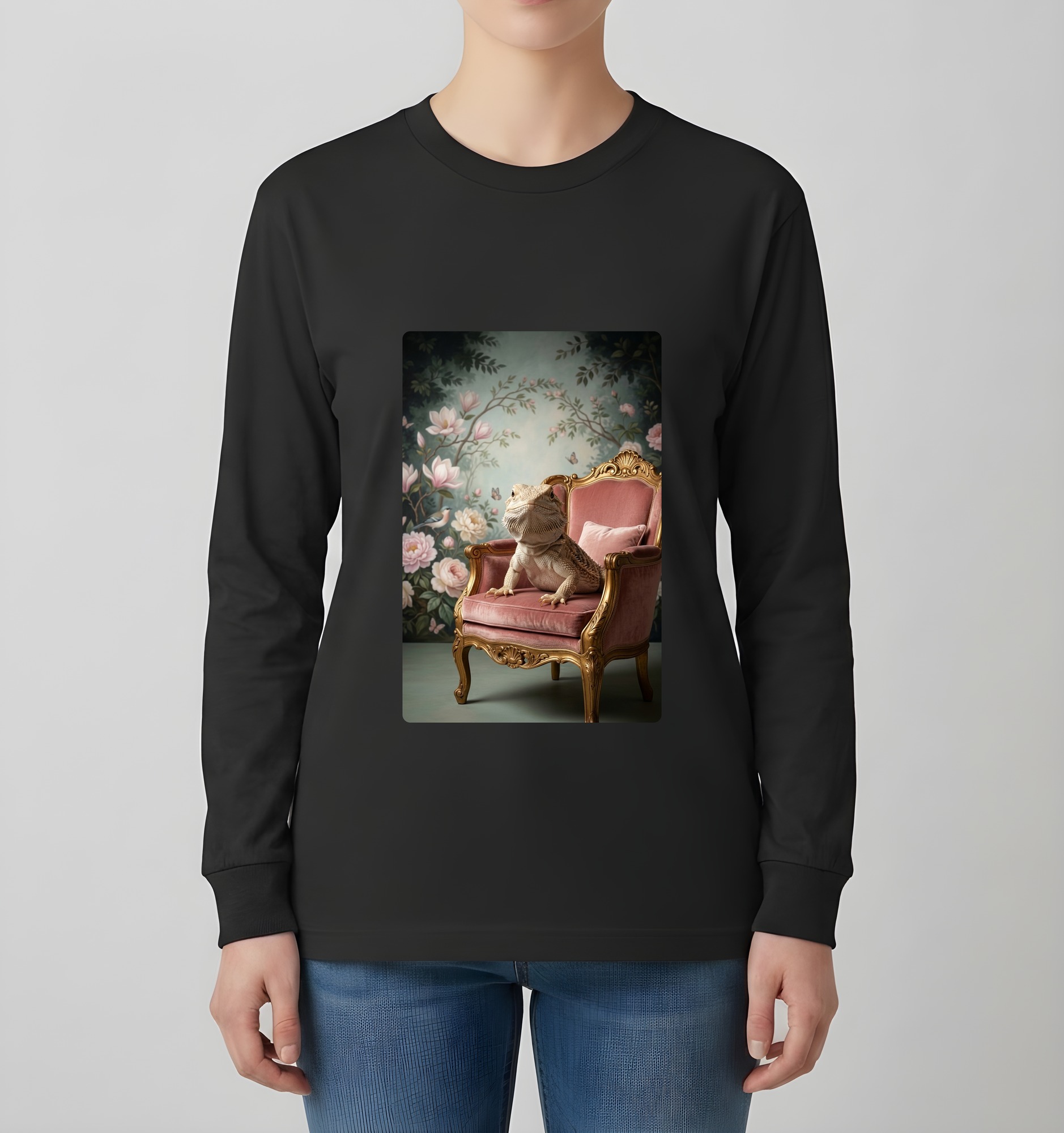 サバクイグアナのシャビーピンクの油絵風アートロココ調長袖Tシャツ(ブラック)(4枚目)