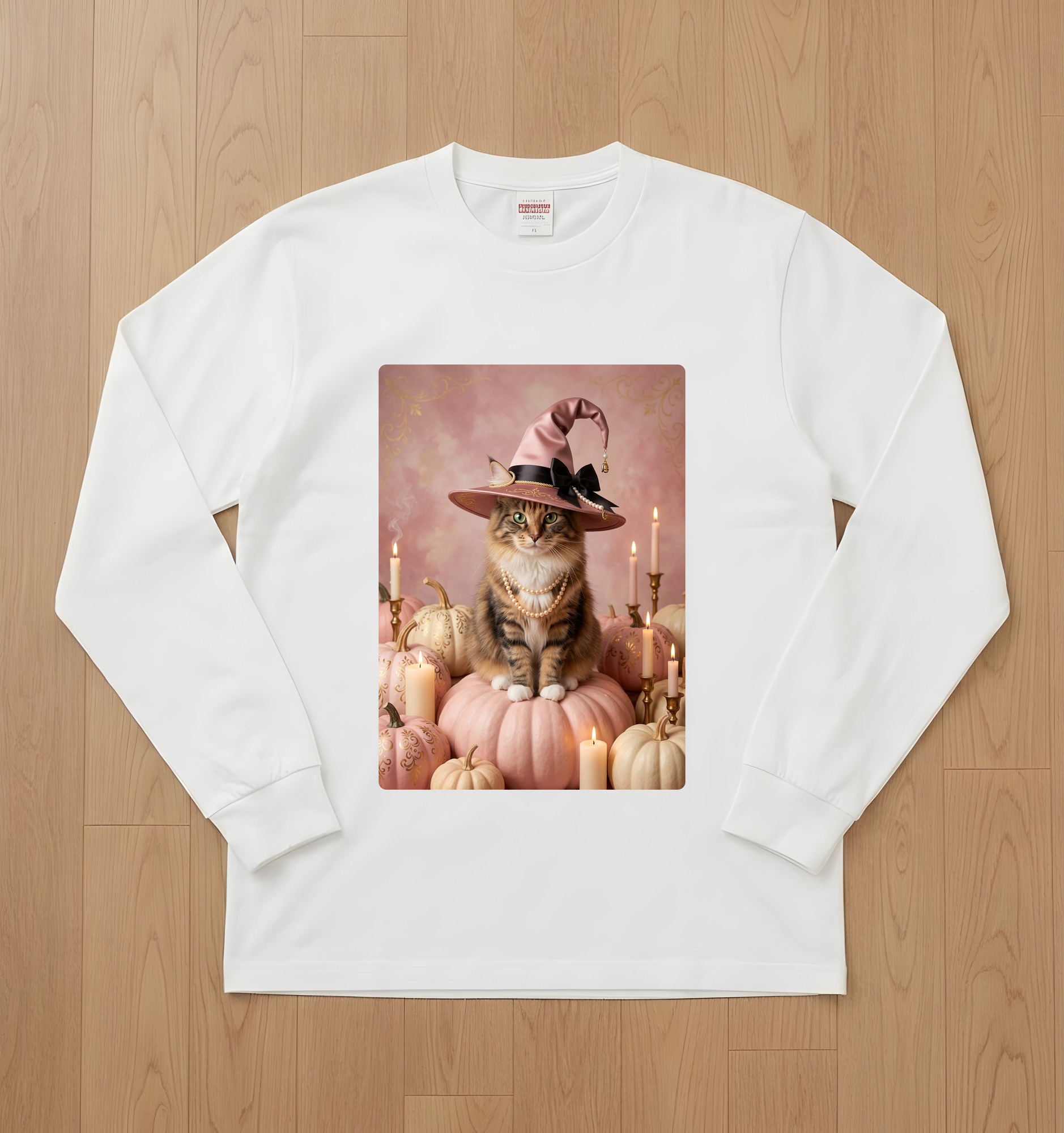 ノルウェージャンフォレストキャットのかぼちゃとキャンドルの油絵風アートハロウィン長袖Tシャツ(ホワイト)