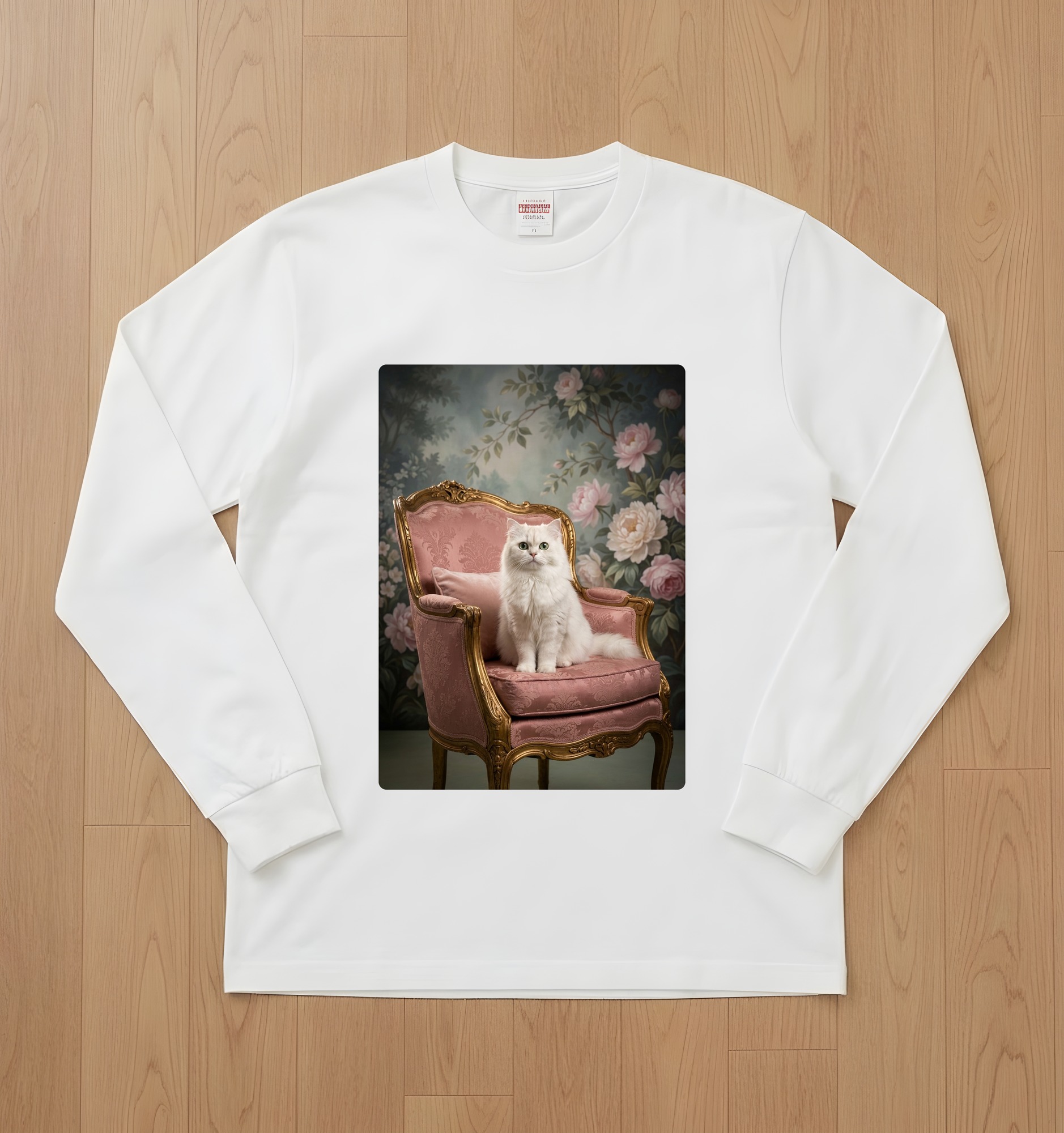 チンチラペルシャのシャビーピンクの油絵風アートロココ調長袖Tシャツ(ホワイト)