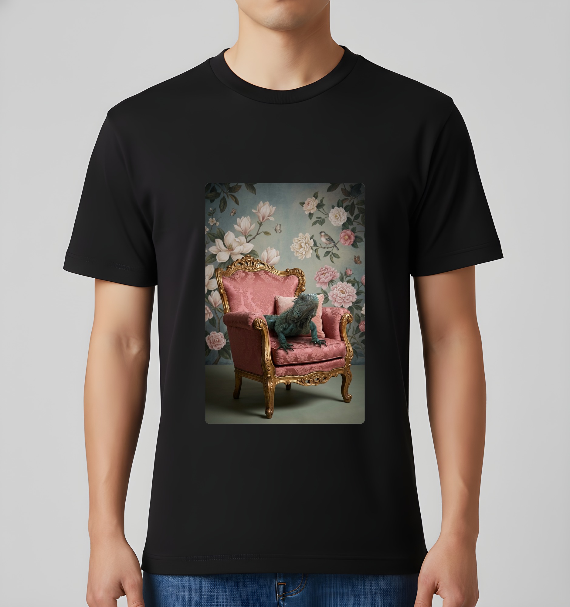ブルーイグアナのシャビーピンクの油絵風アートロココ調Tシャツ（ブラック）（3枚目）