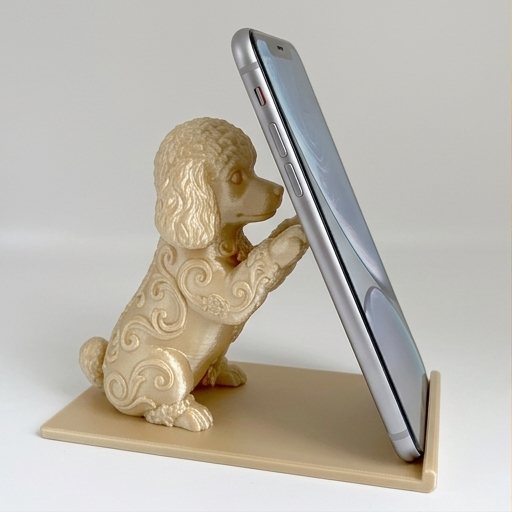 トイプードルのルネサンス肖像画スマホスタンド(シルクゴールド)
